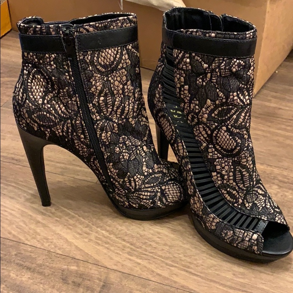 BRAND NEW Laced open peep toe heel/bootie